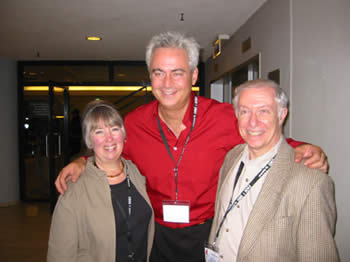 Ginny et Simon Aronson avec Rafael Benatar
