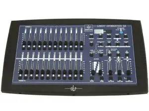 Une petite console DMX  2x12 canaux