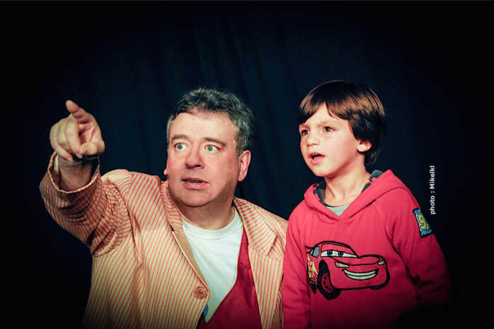 Deux regards vers le même imaginaire... Le Magicien Voyageur au théâtre l’Alambic Comédie, photo Mikelkl, novembre 2011.