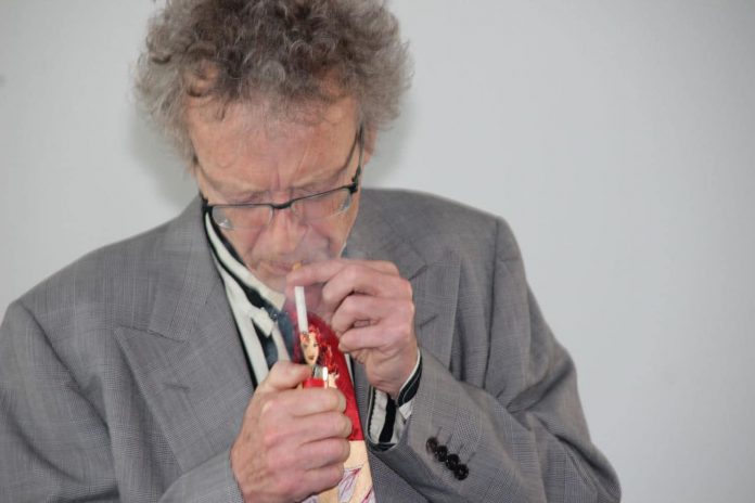 Conférence d'Alain de Moyencourt : la pause cigarette.