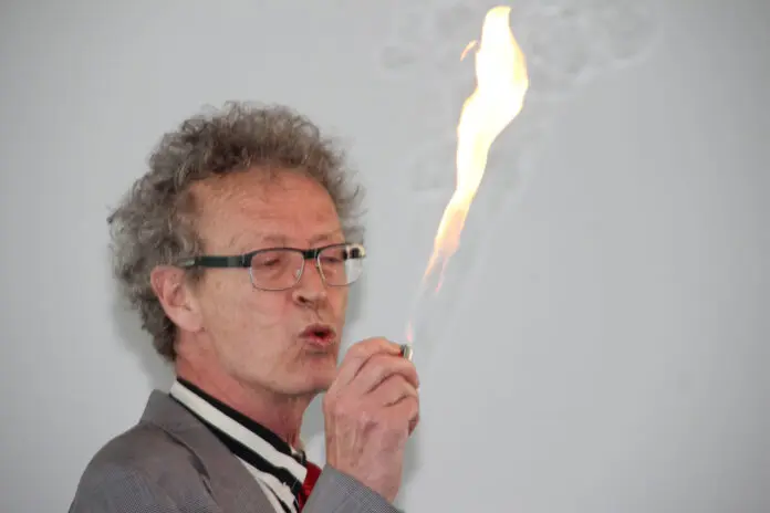 Conférence d'Alain de Moyencourt : cracheur de feu