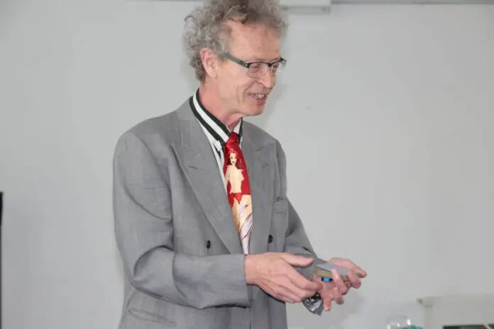 Conférence d'Alain de Moyencourt : son seul tour de cartes