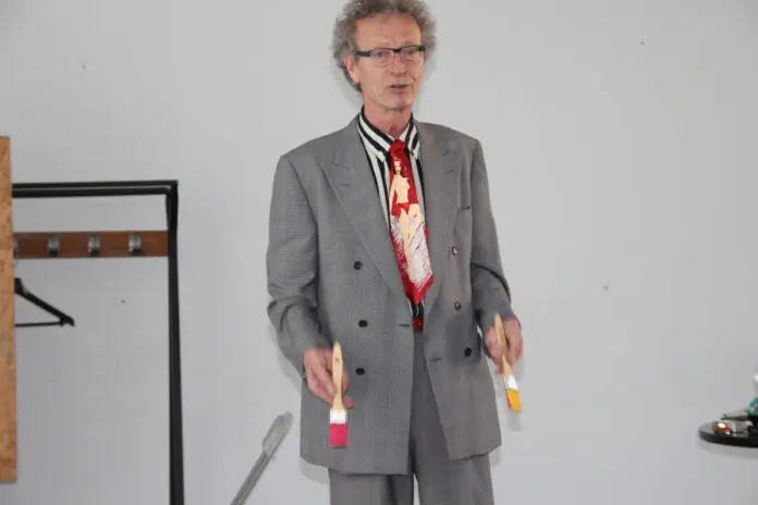 conférence d'Alain de Moyencourt : les pinceaux multicolores