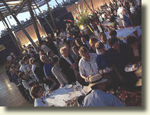 La queue au buffet !