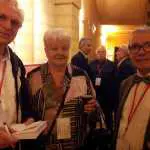 Luc Cavé à gauche et Gérard Gaudin à droite des collègues de Bretagne et de Vendée discutent avec l’arrière arrière petite fille de Georges Méliès