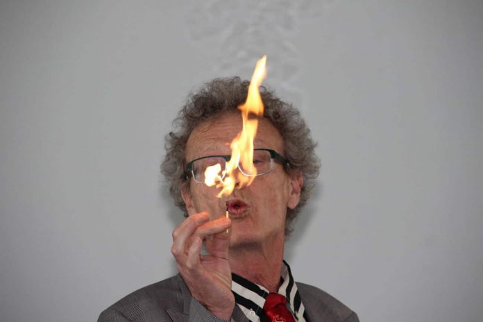 Conférence d'Alain de Moyencourt : cracheur de feu