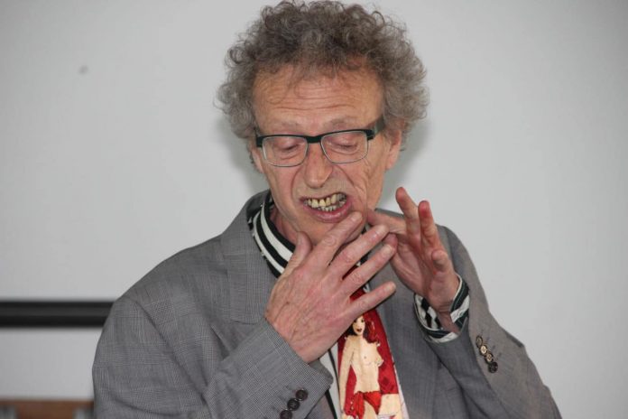 conférence d'Alain de Moyencourt : la chasse aux boutons